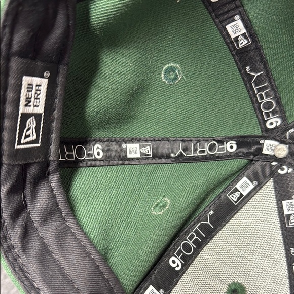 New Era Green 9FORTY Cap - Picture 8 of 10
